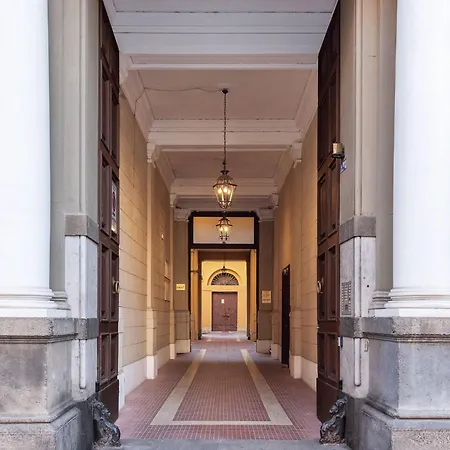 Guesthost - And Modern In Rione Monti *